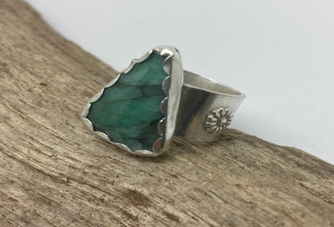 Sparkling Emerald gemstone ring