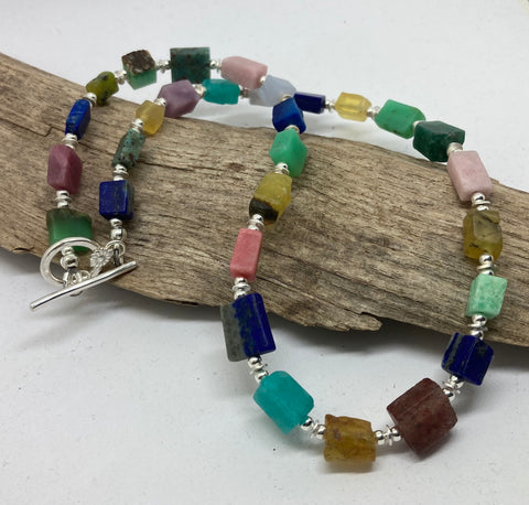 Multicoulred naturalstone and silver necklace