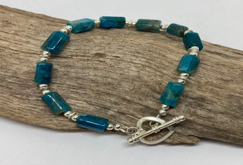 Apatite gemstone bracelet with wavy discs