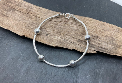 Silver ball bracelet