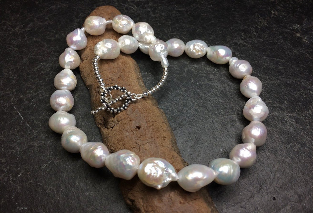 Freshwater nucleated pearl necklace