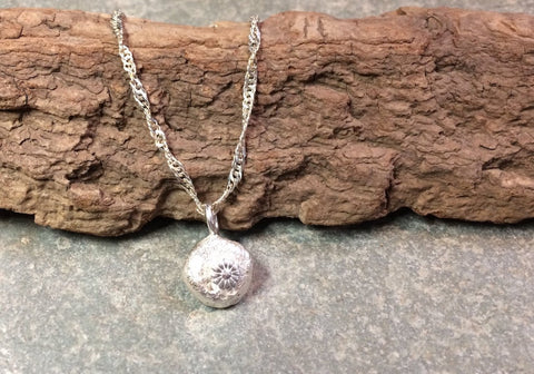 Nugget pendant  with flower