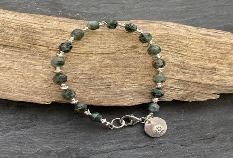 Emerald faceted bracelet