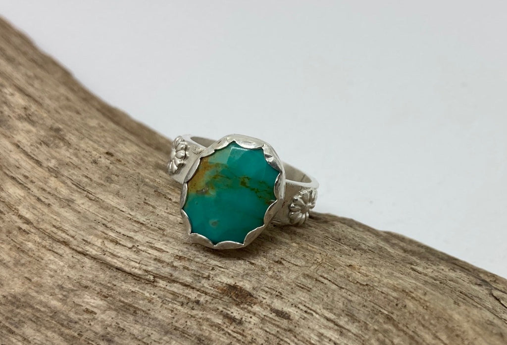Turquoise gemstone ring
